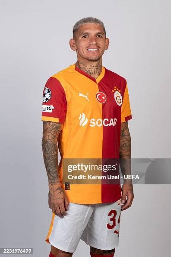  Torreira also has a portrait of his mum on his left leg