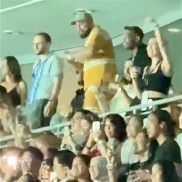 Travis Kelce Compares Sydney and Singapore After Traveling for Eras Tour 2