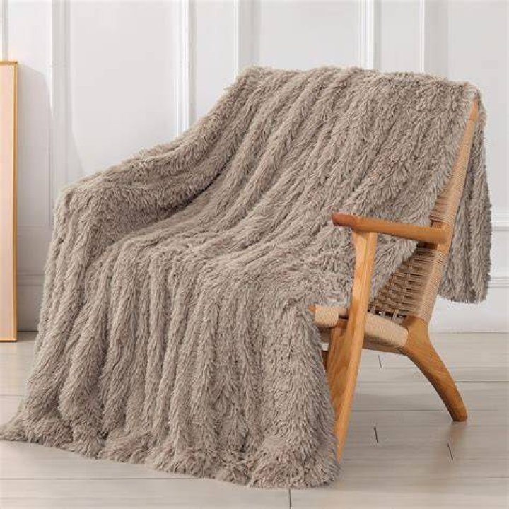 Tuddrom Decorative Extra Soft Faux Fur Blanket