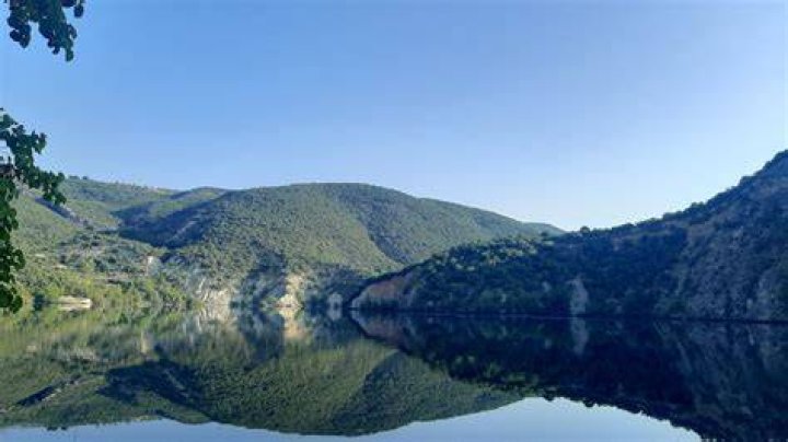  Unfortunately, the lake in the hotel grounds where the lift scene was filmed has now dried up