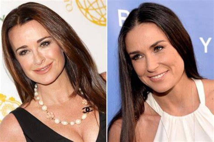 User Demi (R) showed her 'hot mum' doing chores around the house before posing alongside her