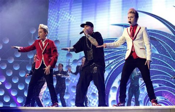 Vanilla Ice duets with Jedward