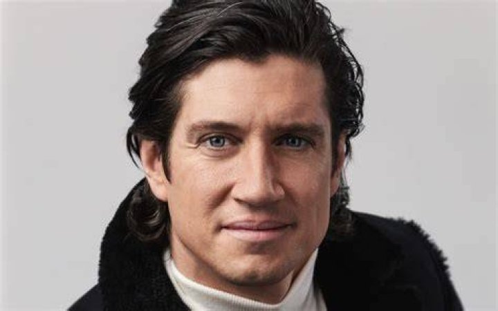  Vernon Kay is a popular broadcaster known for his mid-morning show on Radio 2