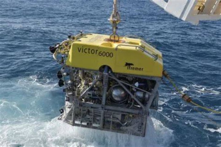 Victor 6000, a robot able to go 20,000ft underwater, joined the hunt