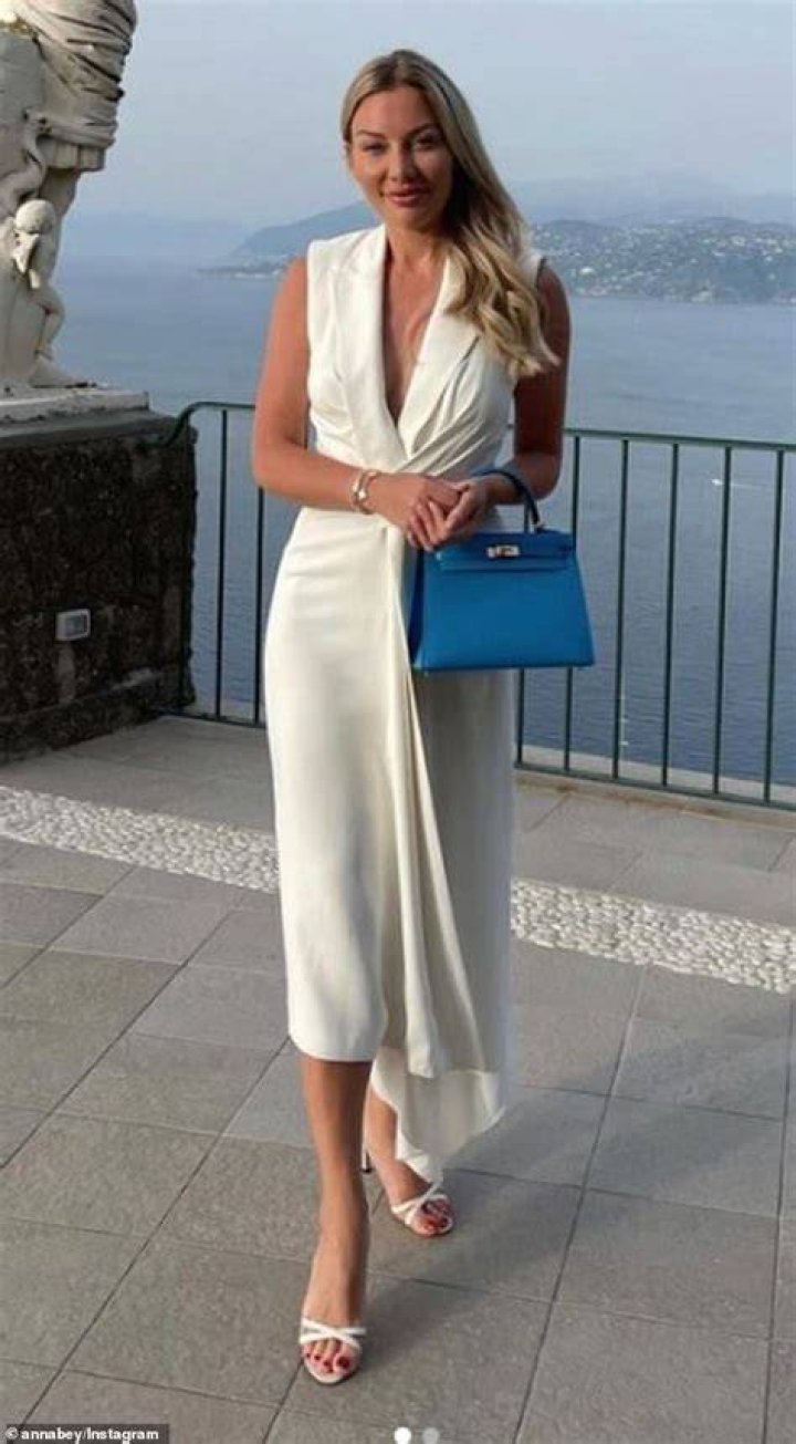 Viewers insisted Anna would look just as good &ndash;&nbsp;or better &ndash;&nbsp;in normal clothes