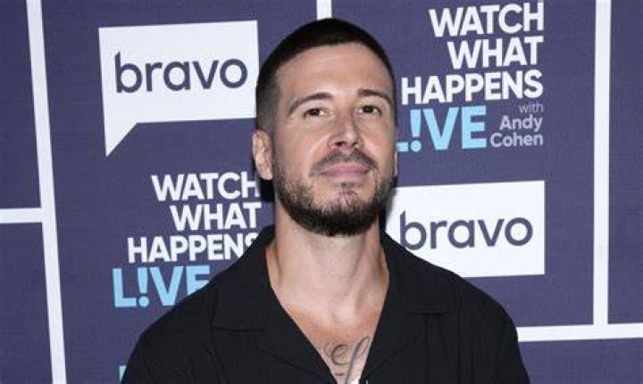 Vinny Guadagnino Says He and Gabby Windey Have &lsquo;Great Chemistry&rsquo;: That&rsquo;s &lsquo;Why We Flirt So Much&rsquo; denim jacket