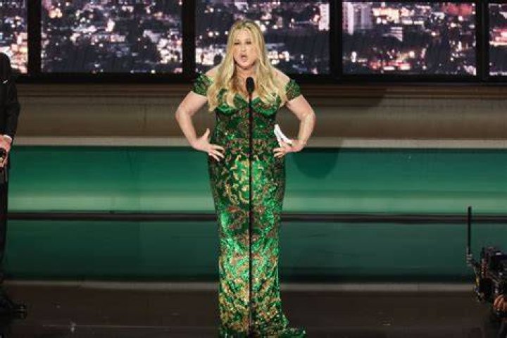 Watch Jennifer Coolidge Dance While Music Plays After Emmys Win