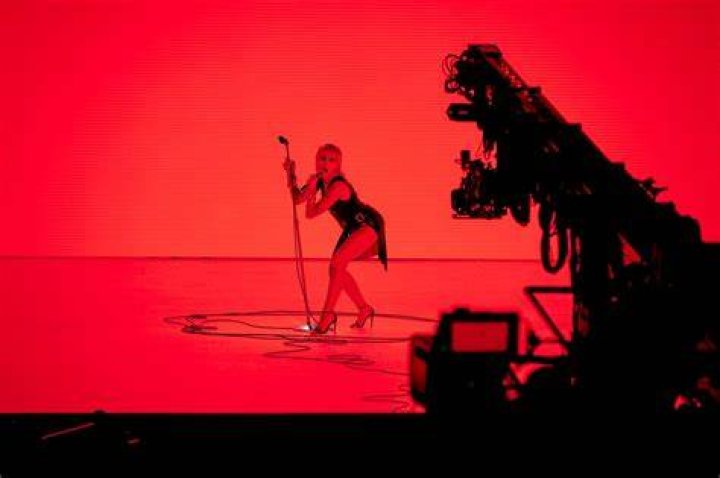 Watch Miley Cyrus VMAs Performance Midnight Sky MTV VMA 2020