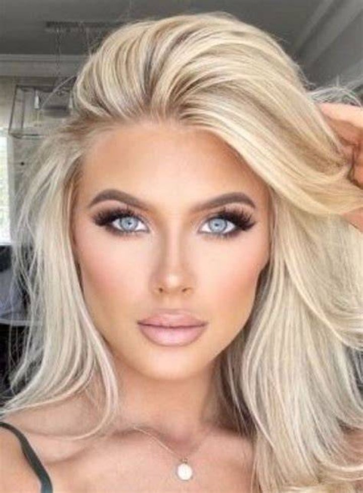  When it comes to blonde bombshells, Jessica Simpson and her sister Ashlee are double trouble