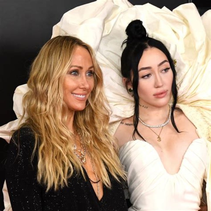 Where Noah Cyrus Stands With Her Family &mdash; Including Miley &mdash; After Drama