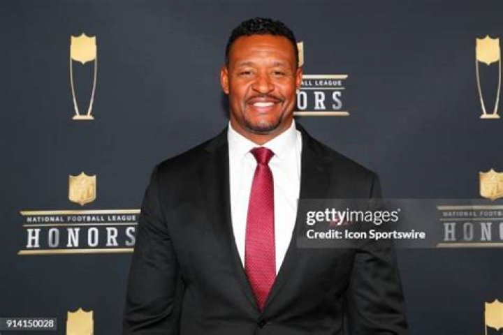 Willie McGinest poses for photos on the red carpet at the NFL Honors on February 2, 2019, at the Fox Theatre in Atlanta, Georgia