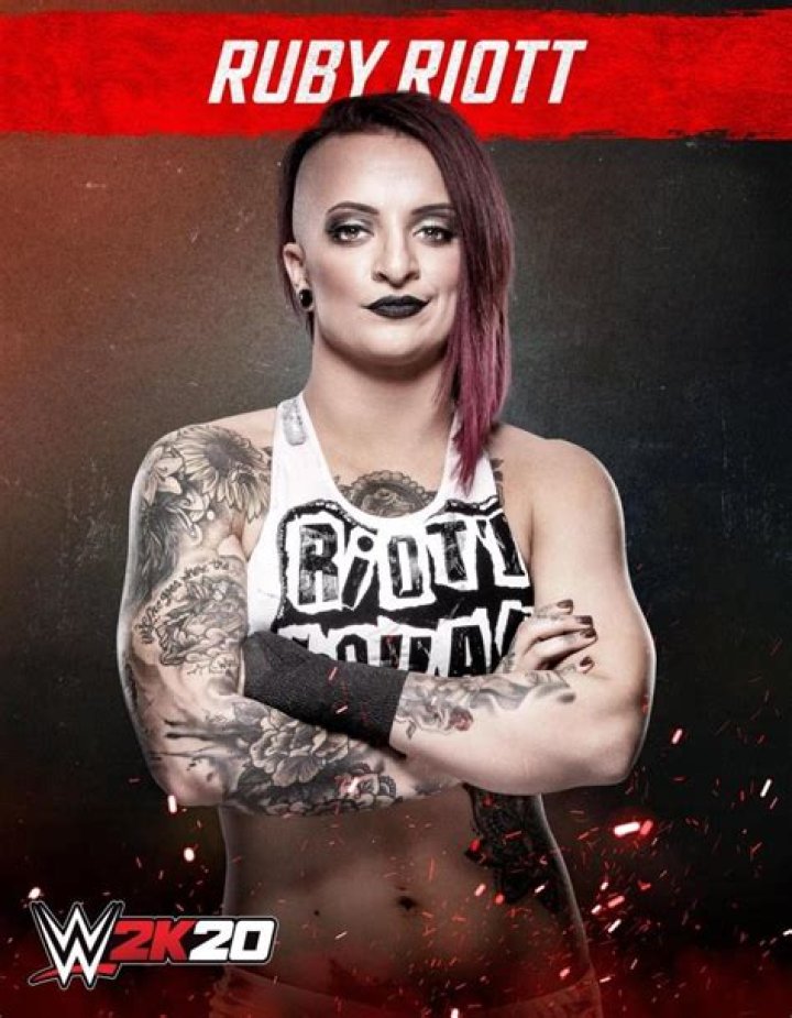 WWE stars Ruby Riott and Liv Morgan have switched up their looks on SmackDown