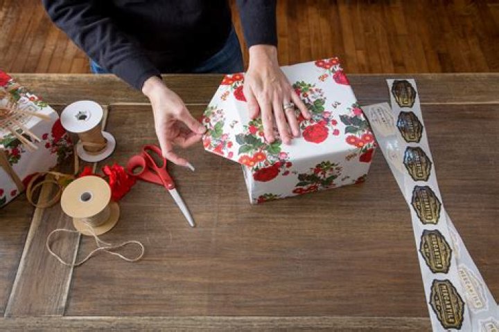You can virtually gift wrap text sent over Facebook Messenger